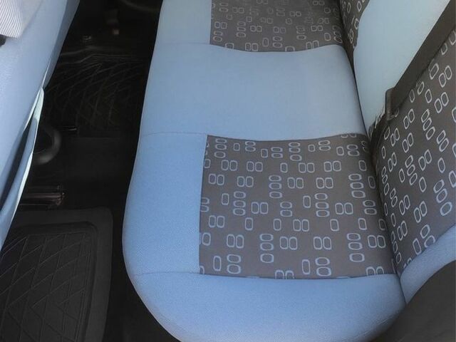 Серый Форд Фиеста, объемом двигателя 1.4 л и пробегом 250 тыс. км за 2800 $, фото 7 на Automoto.ua