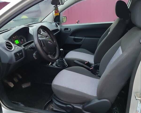 Серый Форд Фиеста, объемом двигателя 0 л и пробегом 141 тыс. км за 3500 $, фото 3 на Automoto.ua