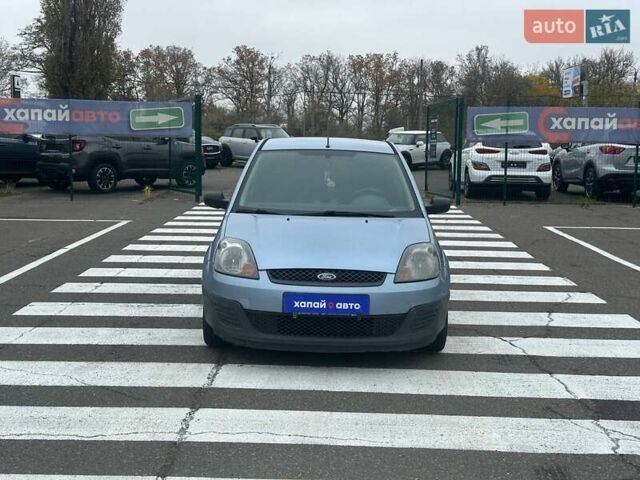 Серый Форд Фиеста, объемом двигателя 1.4 л и пробегом 298 тыс. км за 3850 $, фото 1 на Automoto.ua