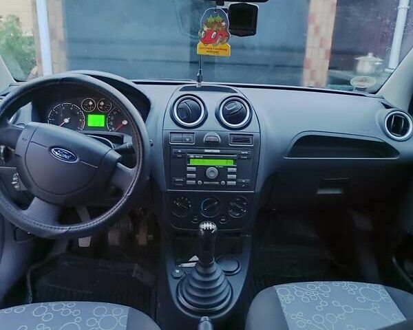 Серый Форд Фиеста, объемом двигателя 0 л и пробегом 141 тыс. км за 3500 $, фото 2 на Automoto.ua