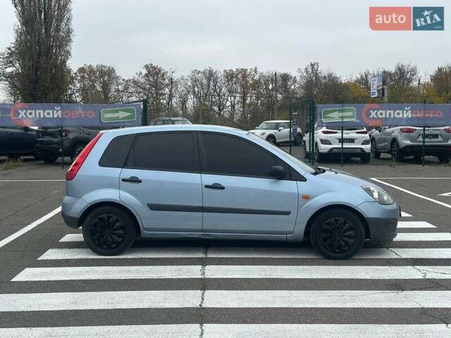 Серый Форд Фиеста, объемом двигателя 1.4 л и пробегом 298 тыс. км за 3850 $, фото 3 на Automoto.ua
