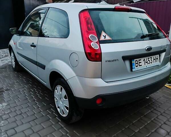 Серый Форд Фиеста, объемом двигателя 0 л и пробегом 141 тыс. км за 3500 $, фото 5 на Automoto.ua