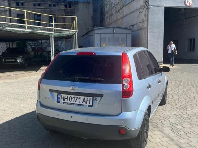 Серый Форд Фиеста, объемом двигателя 1.4 л и пробегом 298 тыс. км за 3800 $, фото 1 на Automoto.ua