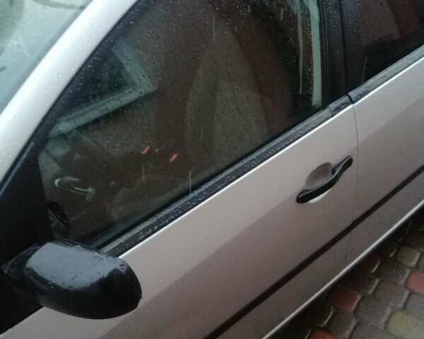 Сірий Форд Фієста, об'ємом двигуна 1.4 л та пробігом 200 тис. км за 4450 $, фото 4 на Automoto.ua