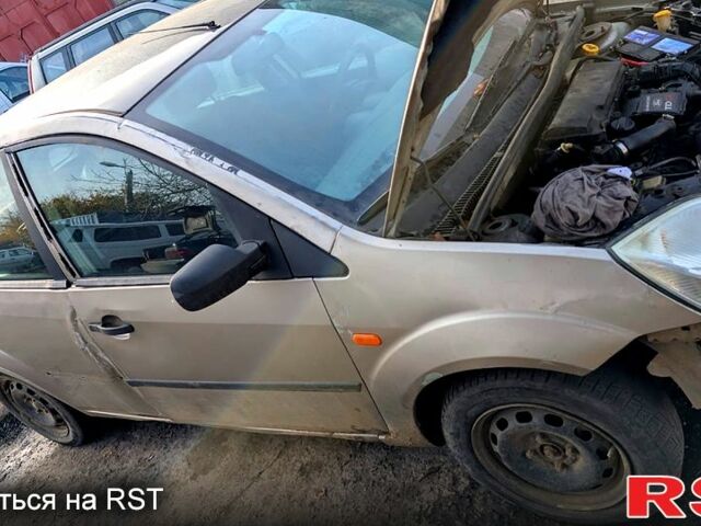 Серый Форд Фиеста, объемом двигателя 1.4 л и пробегом 254 тыс. км за 999 $, фото 2 на Automoto.ua