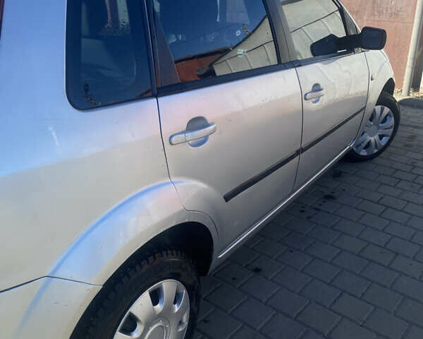 Серый Форд Фиеста, объемом двигателя 1.4 л и пробегом 250 тыс. км за 2800 $, фото 7 на Automoto.ua