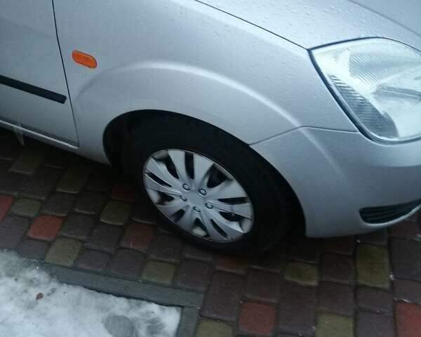 Сірий Форд Фієста, об'ємом двигуна 1.4 л та пробігом 200 тис. км за 4450 $, фото 3 на Automoto.ua