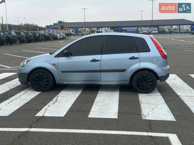 Серый Форд Фиеста, объемом двигателя 1.4 л и пробегом 298 тыс. км за 3850 $, фото 7 на Automoto.ua