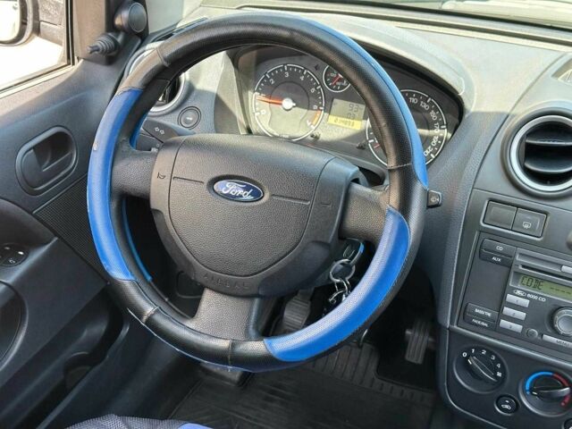 Сірий Форд Фієста, об'ємом двигуна 1.4 л та пробігом 214 тис. км за 3890 $, фото 17 на Automoto.ua