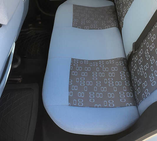 Серый Форд Фиеста, объемом двигателя 1.4 л и пробегом 250 тыс. км за 2800 $, фото 6 на Automoto.ua