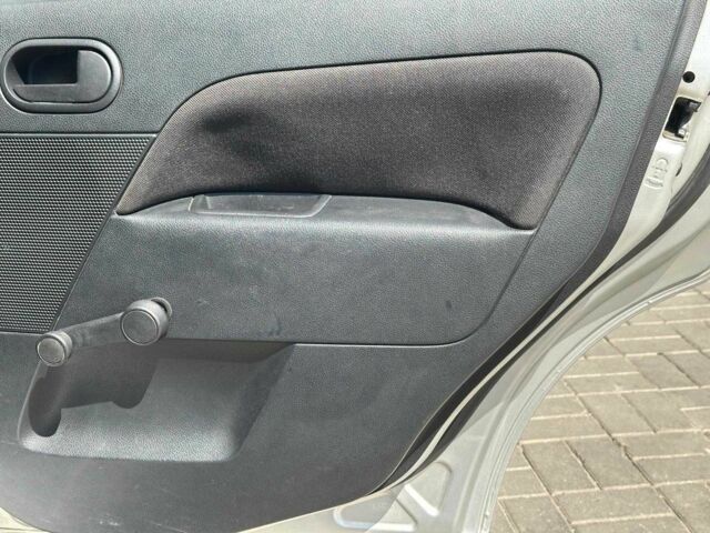 Сірий Форд Фієста, об'ємом двигуна 1.4 л та пробігом 214 тис. км за 3890 $, фото 14 на Automoto.ua