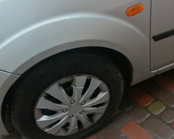 Сірий Форд Фієста, об'ємом двигуна 1.4 л та пробігом 200 тис. км за 4450 $, фото 5 на Automoto.ua