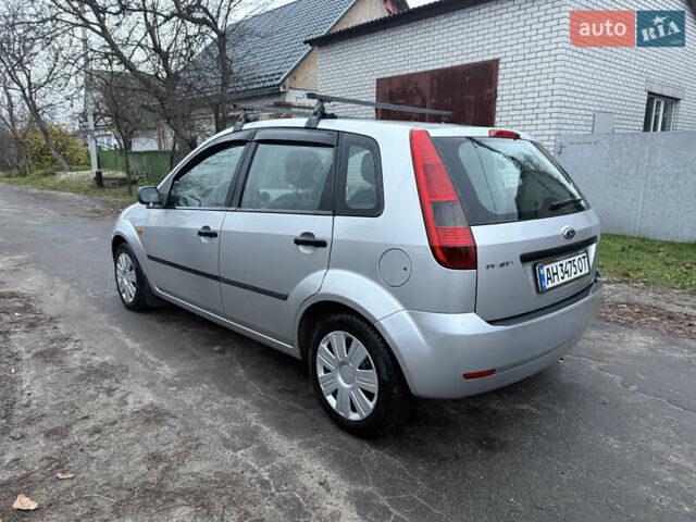 Серый Форд Фиеста, объемом двигателя 0 л и пробегом 190 тыс. км за 3700 $, фото 4 на Automoto.ua