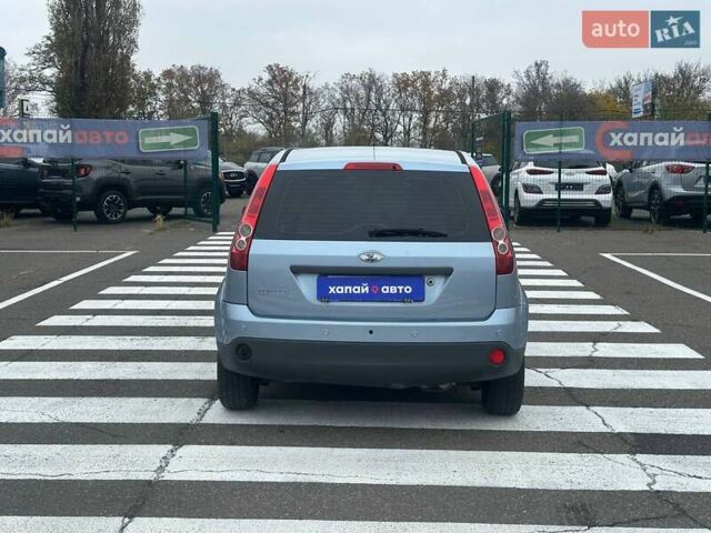 Серый Форд Фиеста, объемом двигателя 1.4 л и пробегом 298 тыс. км за 3850 $, фото 5 на Automoto.ua