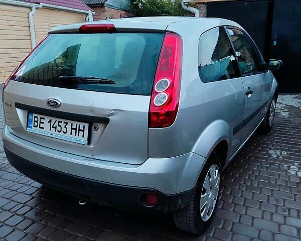 Серый Форд Фиеста, объемом двигателя 0 л и пробегом 141 тыс. км за 3500 $, фото 4 на Automoto.ua