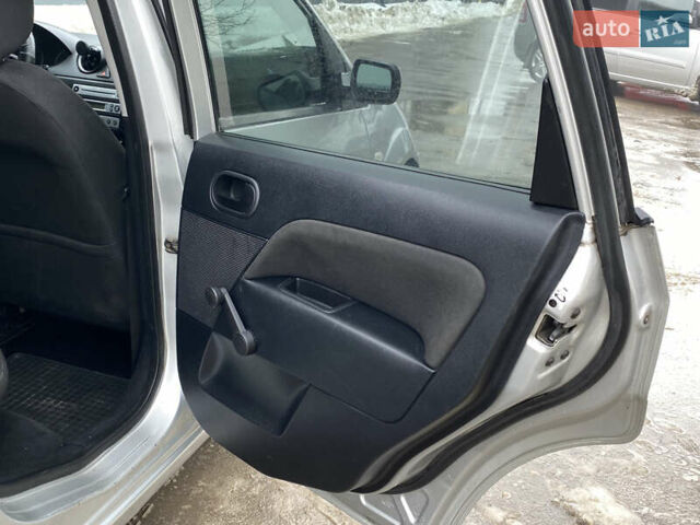 Серый Форд Фиеста, объемом двигателя 1.3 л и пробегом 220 тыс. км за 2800 $, фото 16 на Automoto.ua