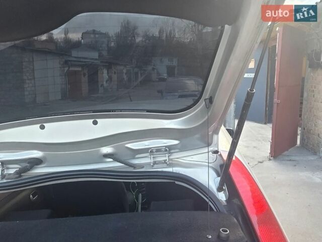 Сірий Форд Фієста, об'ємом двигуна 1.4 л та пробігом 173 тис. км за 4250 $, фото 20 на Automoto.ua