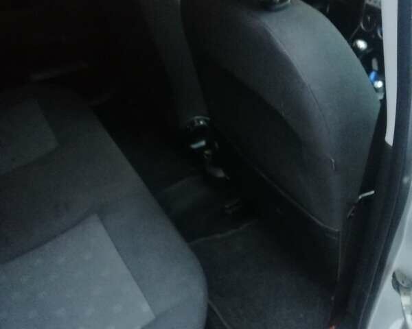 Сірий Форд Фієста, об'ємом двигуна 1.4 л та пробігом 200 тис. км за 4450 $, фото 14 на Automoto.ua