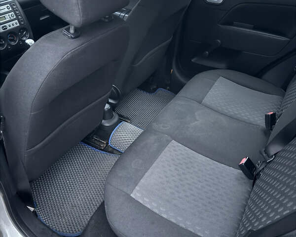 Серый Форд Фиеста, объемом двигателя 0 л и пробегом 190 тыс. км за 3700 $, фото 13 на Automoto.ua