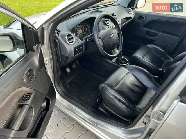 Серый Форд Фиеста, объемом двигателя 1.4 л и пробегом 202 тыс. км за 4850 $, фото 10 на Automoto.ua