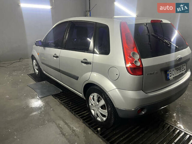 Серый Форд Фиеста, объемом двигателя 1.24 л и пробегом 350 тыс. км за 2999 $, фото 5 на Automoto.ua