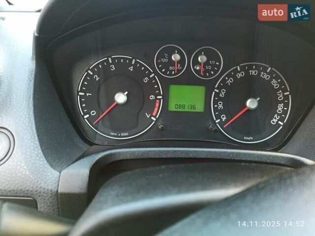 Серый Форд Фиеста, объемом двигателя 1.3 л и пробегом 88 тыс. км за 4400 $, фото 11 на Automoto.ua