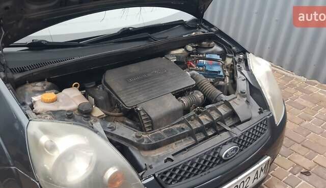 Серый Форд Фиеста, объемом двигателя 1.3 л и пробегом 202 тыс. км за 2800 $, фото 10 на Automoto.ua