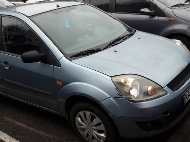 Серый Форд Фиеста, объемом двигателя 1.3 л и пробегом 207 тыс. км за 2500 $, фото 2 на Automoto.ua