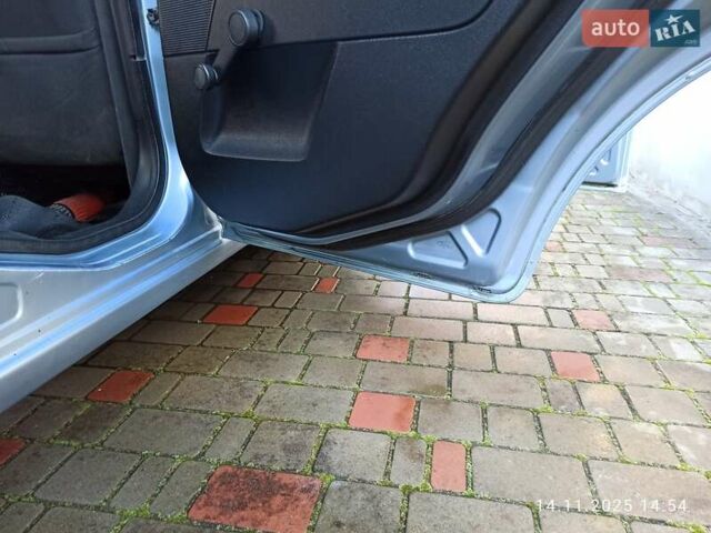 Серый Форд Фиеста, объемом двигателя 1.3 л и пробегом 88 тыс. км за 4400 $, фото 16 на Automoto.ua