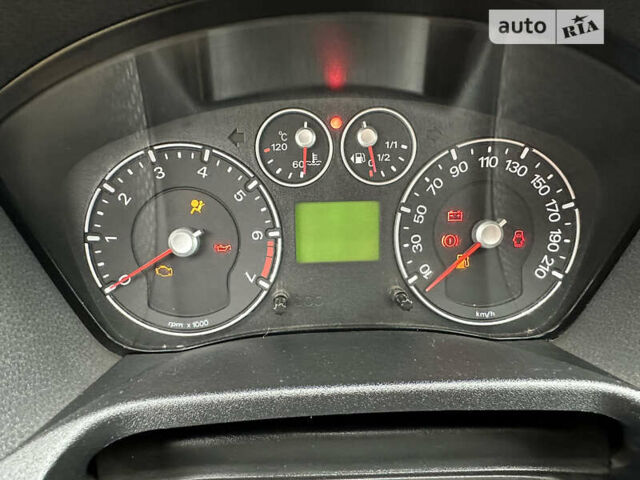 Сірий Форд Фієста, об'ємом двигуна 1.3 л та пробігом 177 тис. км за 4200 $, фото 17 на Automoto.ua