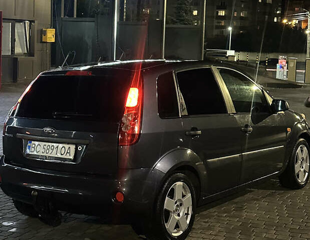 Сірий Форд Фієста, об'ємом двигуна 1.3 л та пробігом 240 тис. км за 3499 $, фото 3 на Automoto.ua
