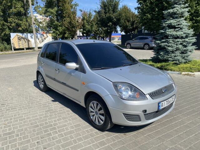 Серый Форд Фиеста, объемом двигателя 1.4 л и пробегом 250 тыс. км за 4199 $, фото 2 на Automoto.ua
