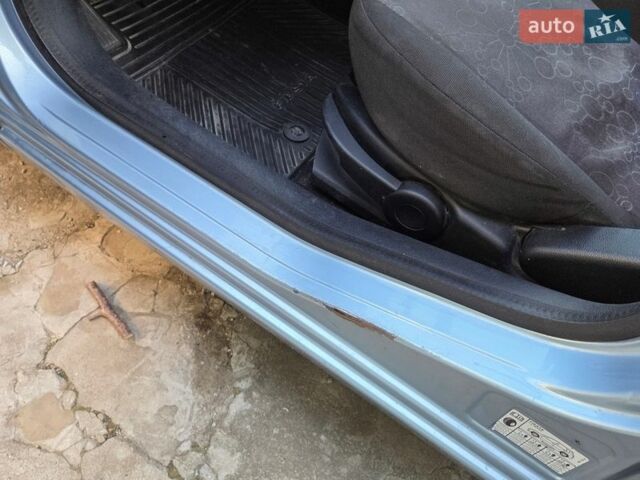 Серый Форд Фиеста, объемом двигателя 1.39 л и пробегом 240 тыс. км за 2200 $, фото 1 на Automoto.ua