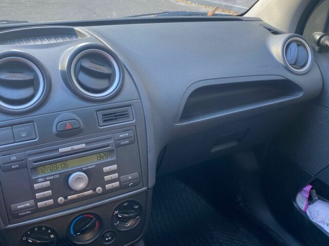 Сірий Форд Фієста, об'ємом двигуна 1.25 л та пробігом 233 тис. км за 2600 $, фото 1 на Automoto.ua