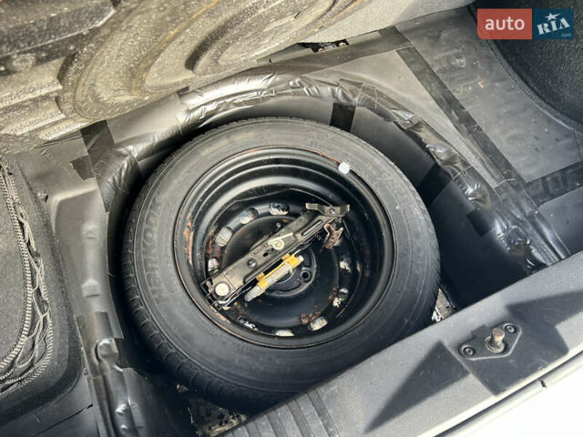 Серый Форд Фиеста, объемом двигателя 1.4 л и пробегом 202 тыс. км за 4850 $, фото 9 на Automoto.ua