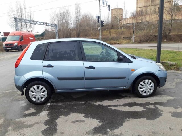 Серый Форд Фиеста, объемом двигателя 1.3 л и пробегом 207 тыс. км за 2500 $, фото 7 на Automoto.ua