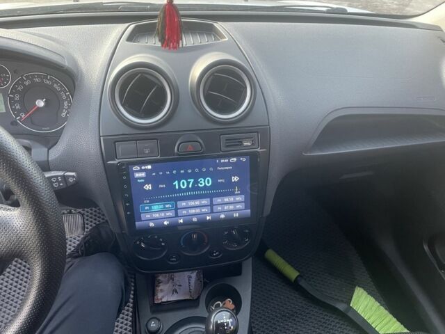 Форд Фиеста 2006 в Житомире на Automoto.ua Серый Форд Фиеста, объемом двигателя 1.4 л и пробегом 282 тыс. км за 3900 $, фото 19 на Automoto.ua