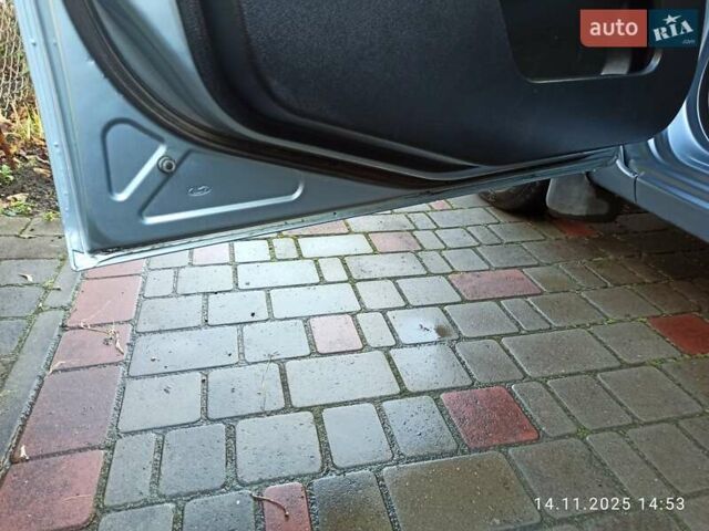 Серый Форд Фиеста, объемом двигателя 1.3 л и пробегом 88 тыс. км за 4400 $, фото 13 на Automoto.ua