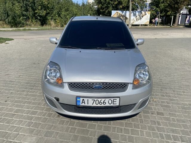 Серый Форд Фиеста, объемом двигателя 1.4 л и пробегом 250 тыс. км за 4199 $, фото 1 на Automoto.ua