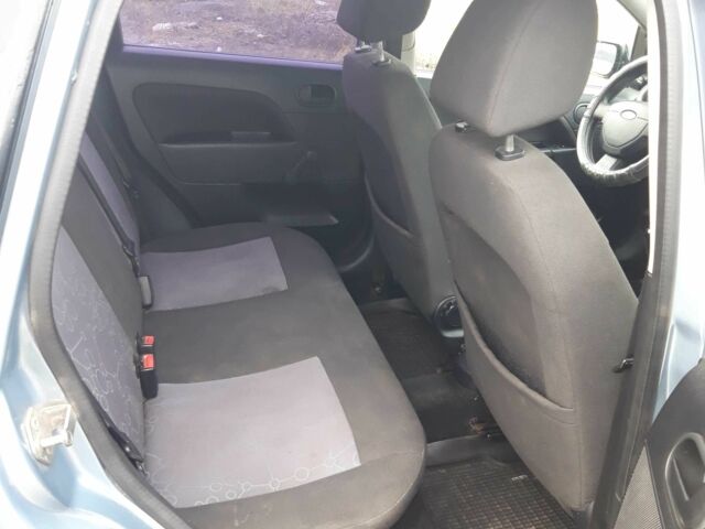 Серый Форд Фиеста, объемом двигателя 1.3 л и пробегом 207 тыс. км за 2500 $, фото 5 на Automoto.ua