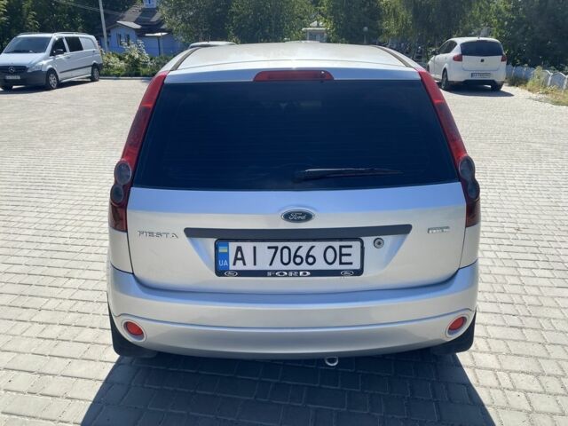 Серый Форд Фиеста, объемом двигателя 1.4 л и пробегом 250 тыс. км за 4199 $, фото 5 на Automoto.ua