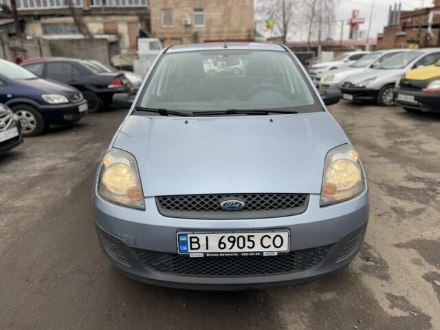 Серый Форд Фиеста, объемом двигателя 1.4 л и пробегом 160 тыс. км за 4200 $, фото 1 на Automoto.ua