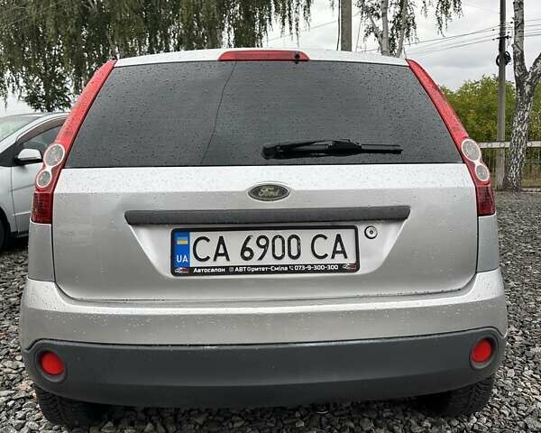Сірий Форд Фієста, об'ємом двигуна 1.3 л та пробігом 154 тис. км за 3700 $, фото 9 на Automoto.ua