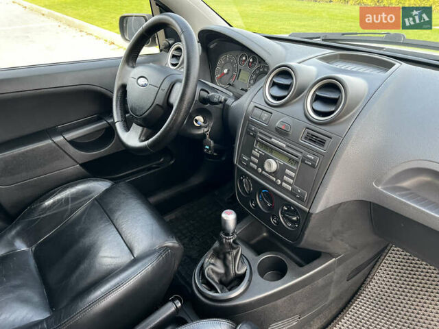 Серый Форд Фиеста, объемом двигателя 1.4 л и пробегом 202 тыс. км за 4850 $, фото 18 на Automoto.ua