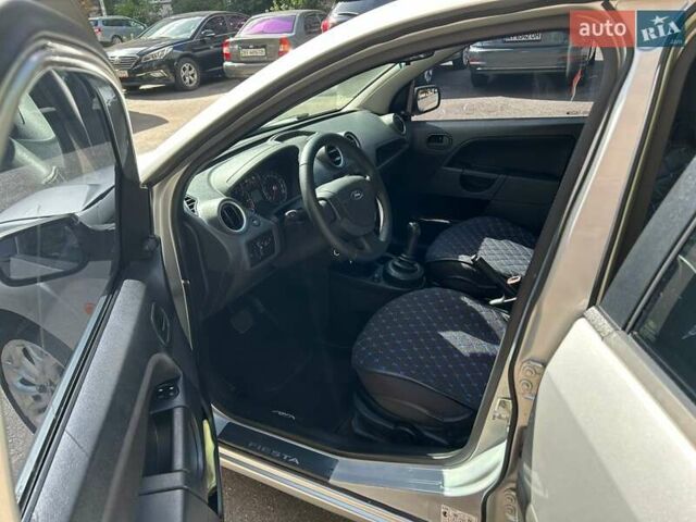 Сірий Форд Фієста, об'ємом двигуна 1.39 л та пробігом 183 тис. км за 5500 $, фото 11 на Automoto.ua
