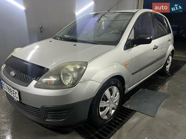 Серый Форд Фиеста, объемом двигателя 1.24 л и пробегом 350 тыс. км за 2999 $, фото 1 на Automoto.ua