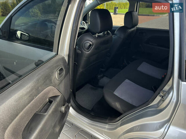 Серый Форд Фиеста, объемом двигателя 1.4 л и пробегом 202 тыс. км за 4850 $, фото 22 на Automoto.ua