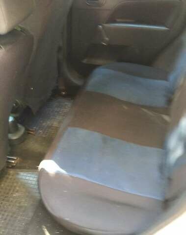 Серый Форд Фиеста, объемом двигателя 1.4 л и пробегом 160 тыс. км за 3000 $, фото 7 на Automoto.ua