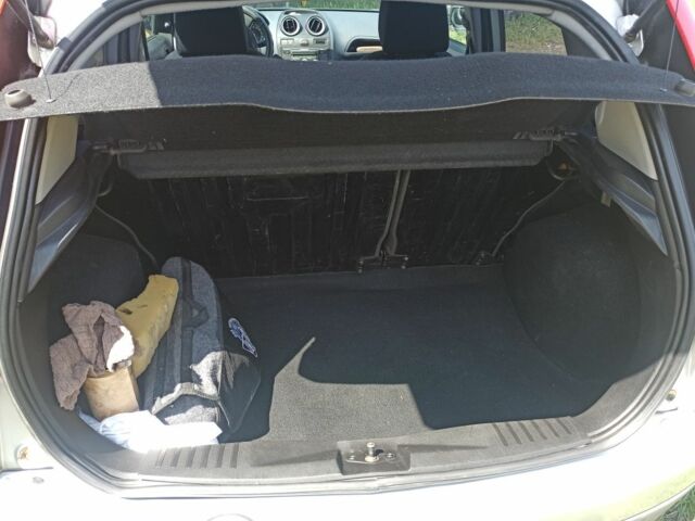 Серый Форд Фиеста, объемом двигателя 1.4 л и пробегом 158 тыс. км за 3200 $, фото 5 на Automoto.ua