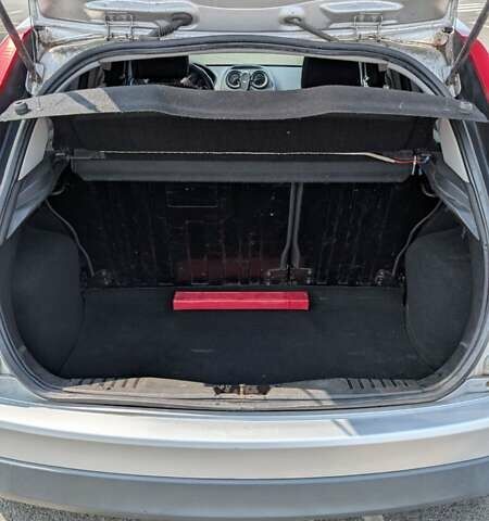 Серый Форд Фиеста, объемом двигателя 1.3 л и пробегом 278 тыс. км за 3250 $, фото 5 на Automoto.ua